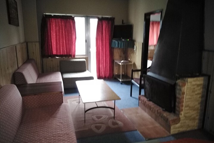 Room 4 of 10
