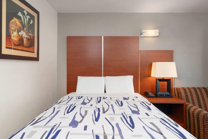 Room 18 of 35