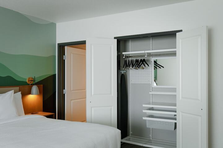 Room 9 of 34