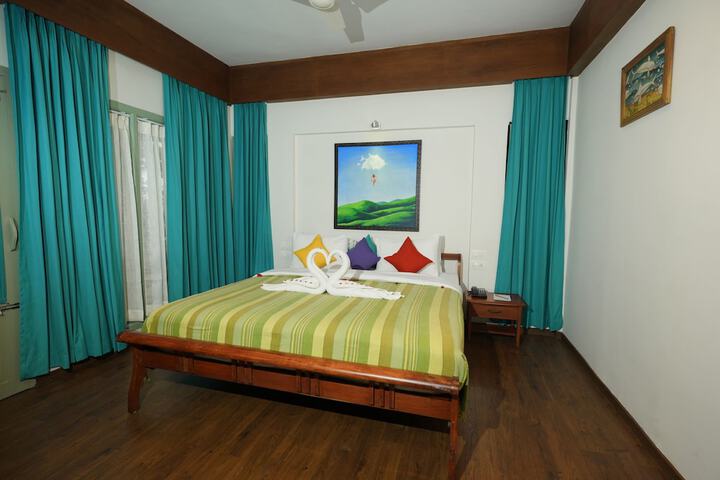 Room 12 of 114