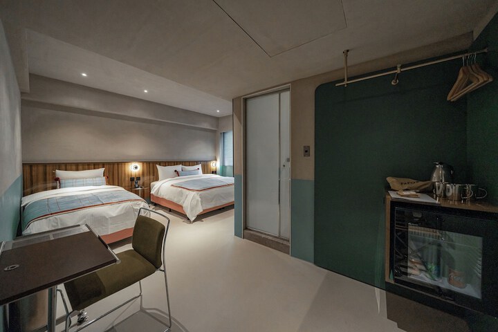 Room 52 of 199