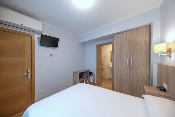 Room 20 of 38