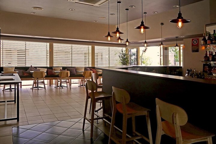 Lounge 64 of 75