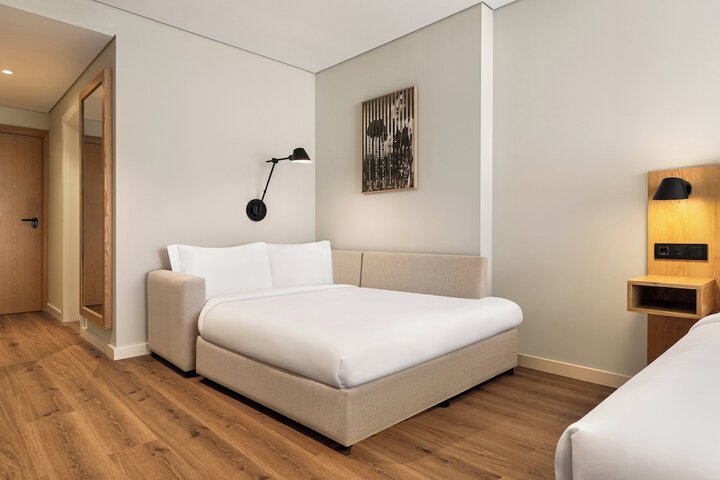 Room 12 of 46