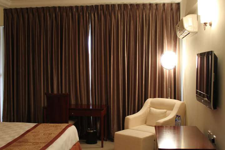 Room 6 of 34