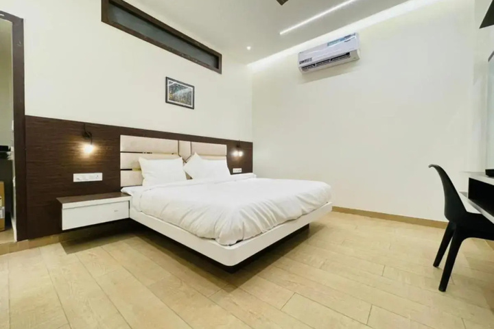Room 16 of 16