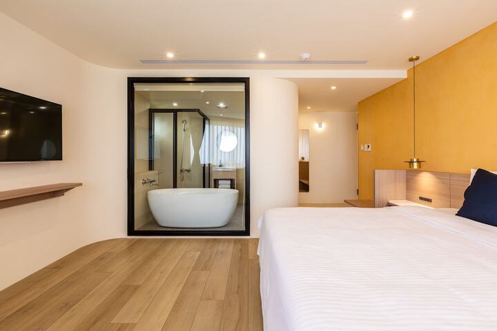 Room 13 of 66