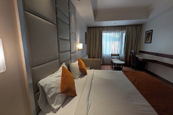 Room 6 of 15
