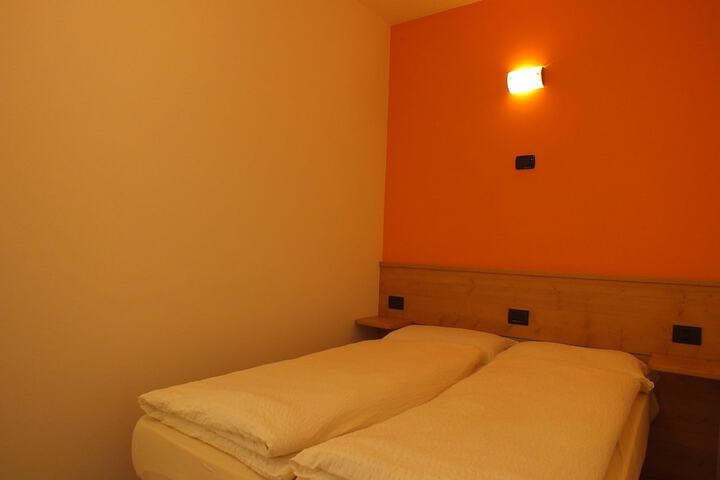 Room 7 of 36