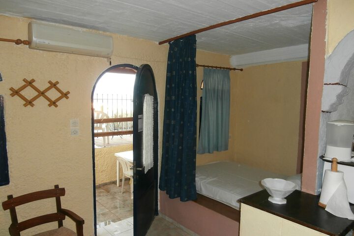 Room 27 of 76