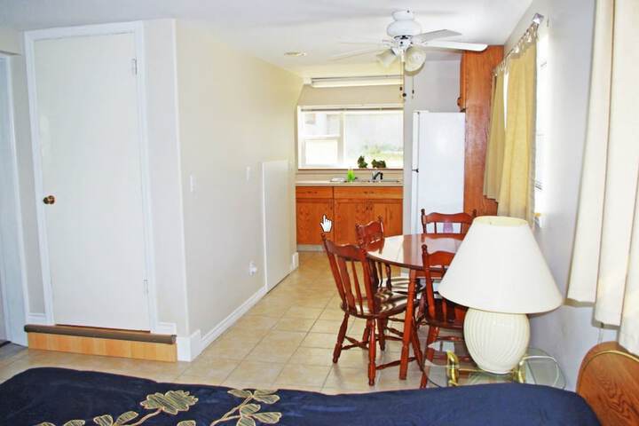 Room 4 of 10