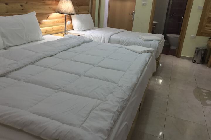 Room 4 of 17