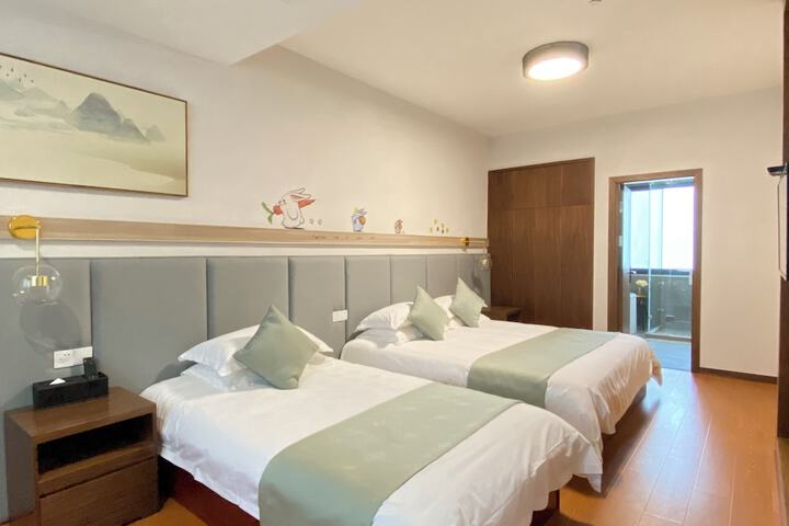 Room 14 of 118