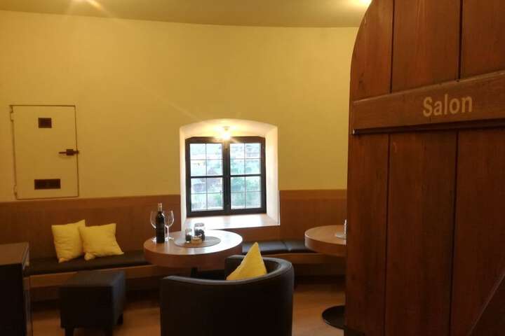 Room 13 of 33