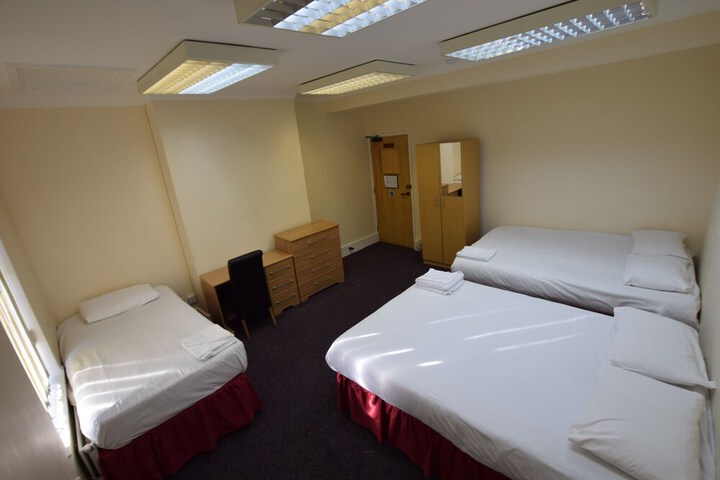 Room 11 of 32