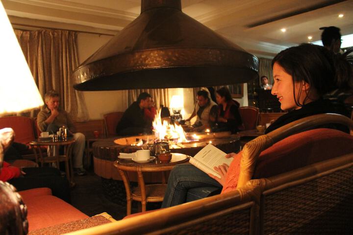 Lounge 13 of 27