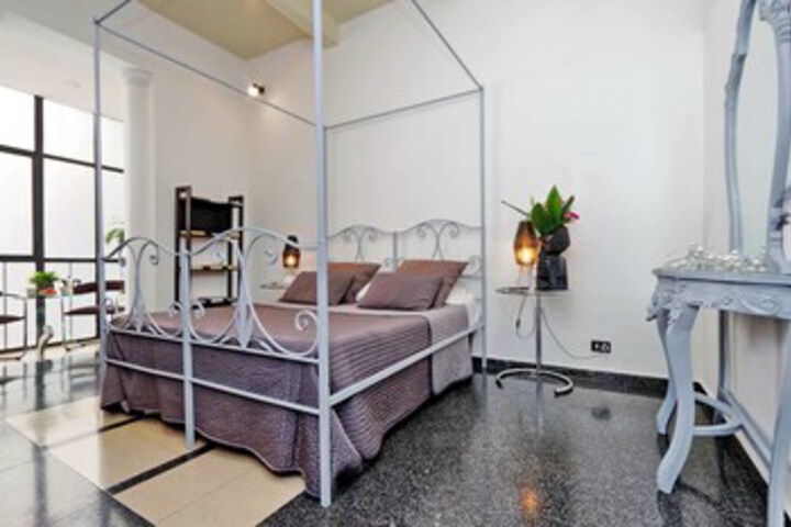 Room 33 of 60