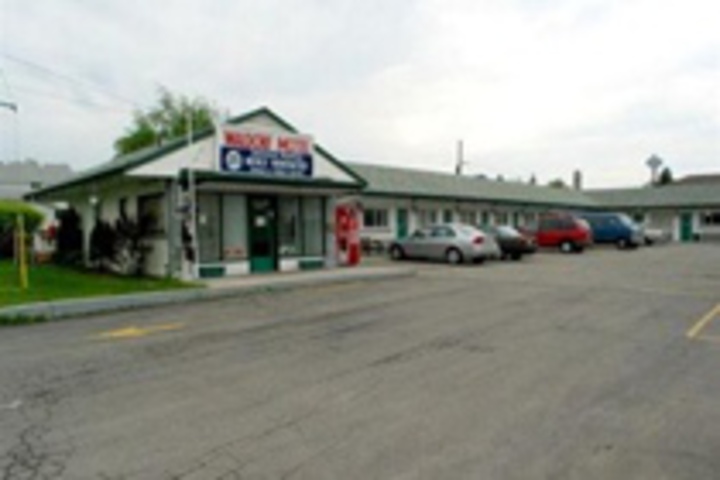 Waldorf Motel