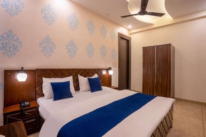 Room 12 of 21