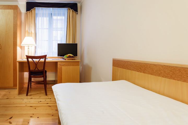 Room 30 of 64