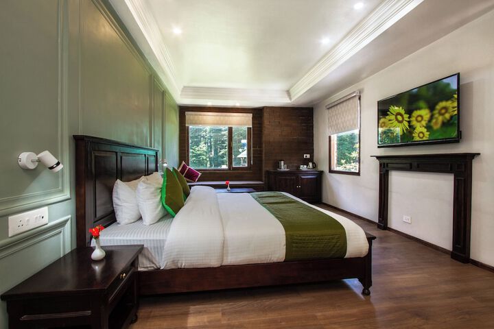 Room 6 of 9