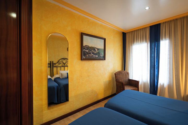 Room 34 of 134