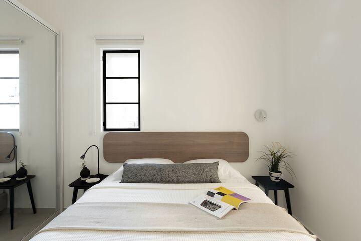 Room 4 of 63