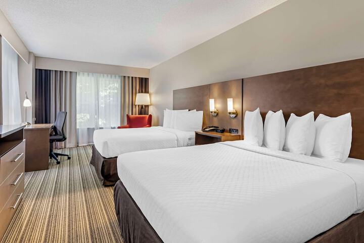 2 Queen Beds Accessible (10 of 12)