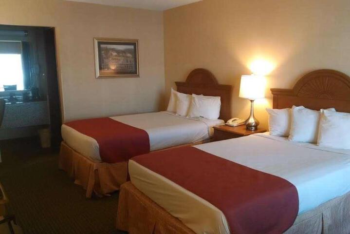 2 Double Beds (7 of 21)