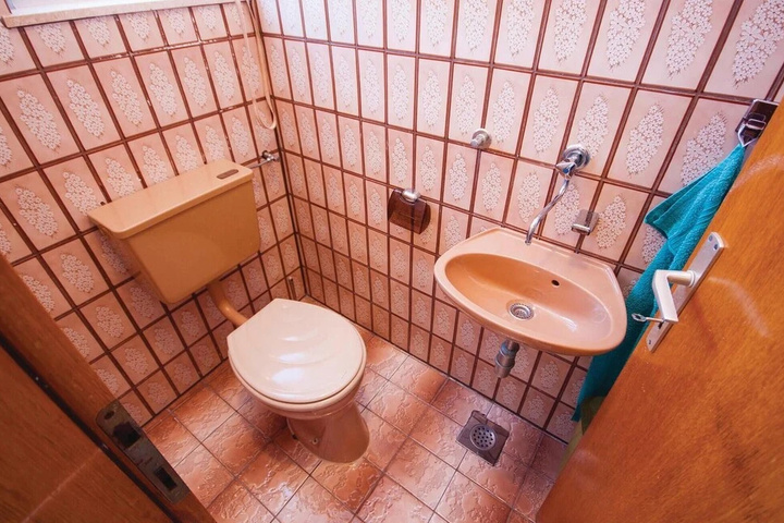 Room 8 of 19