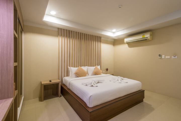 Room 25 of 208