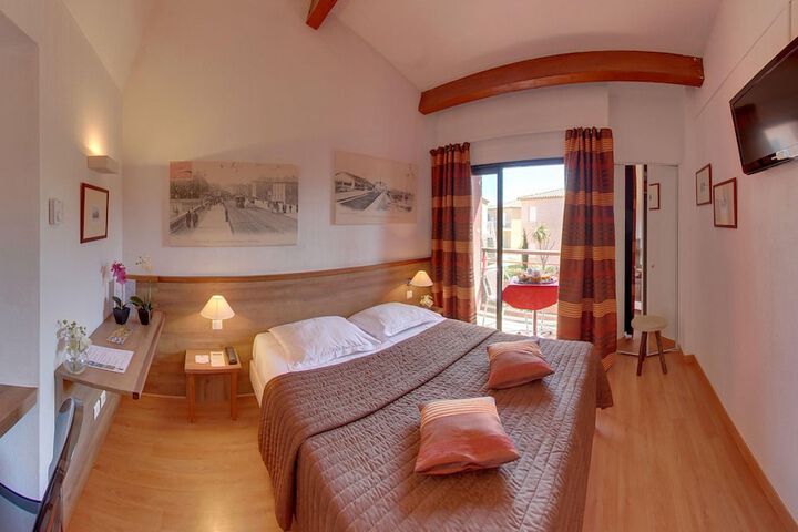 Room 6 of 65