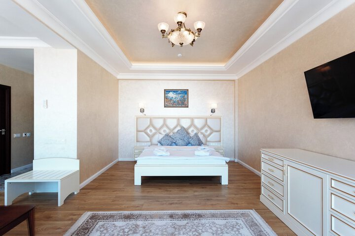 Room 10 of 36