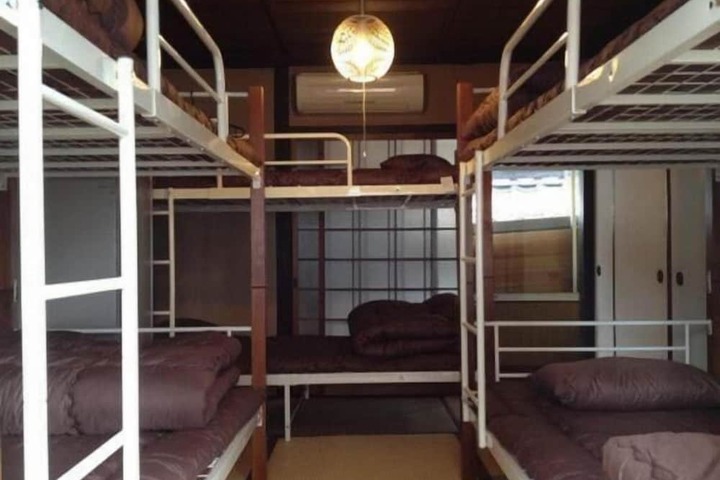Room 10 of 47