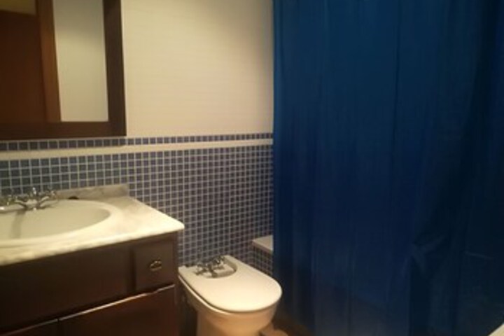 Room 2 of 10