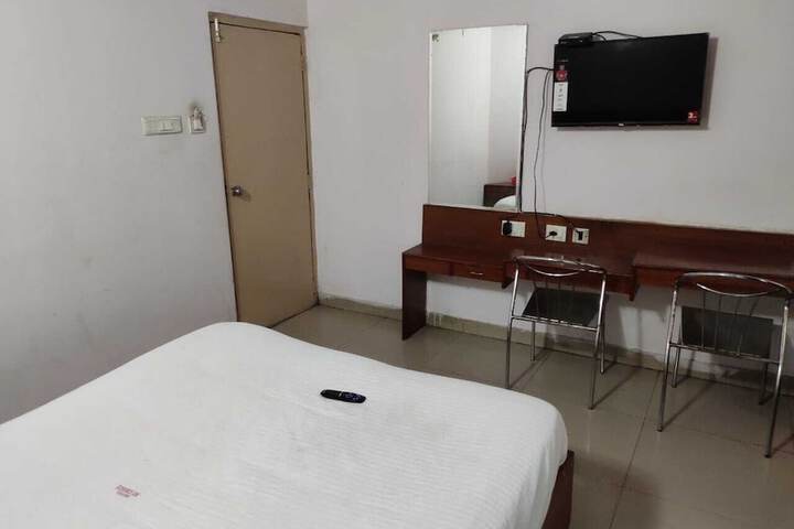 Room 5 of 13