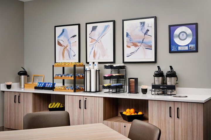 Breakfast/Coffee Service 26 of 31