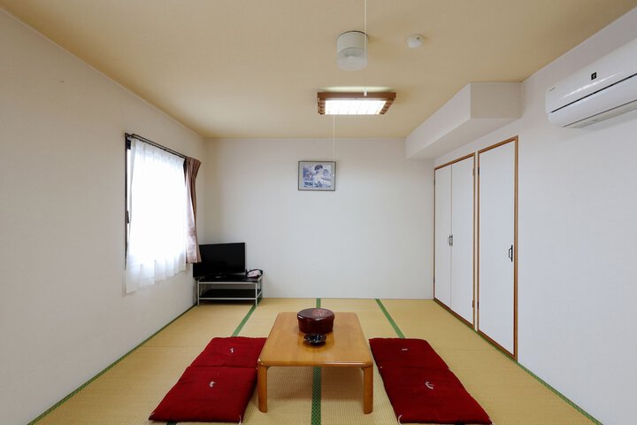 Room 6 of 51