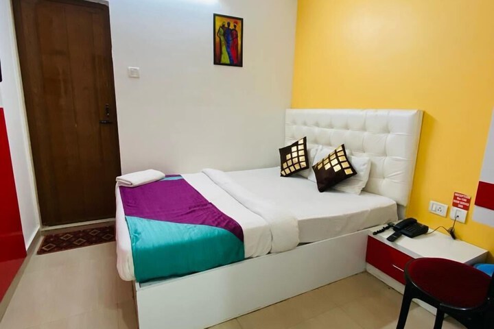 Room 7 of 9