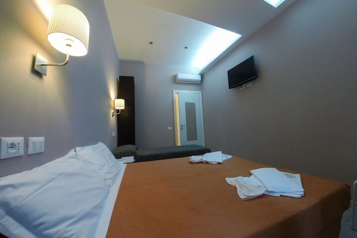 Room 8 of 17