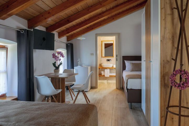 Room 2 of 17