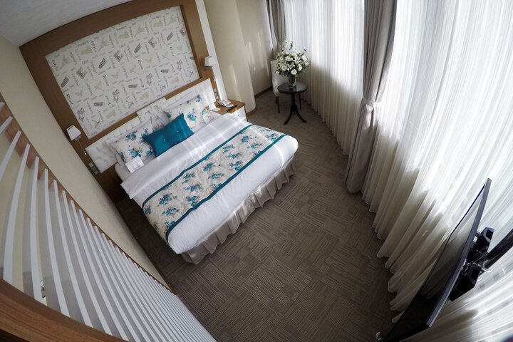 Room 7 of 38