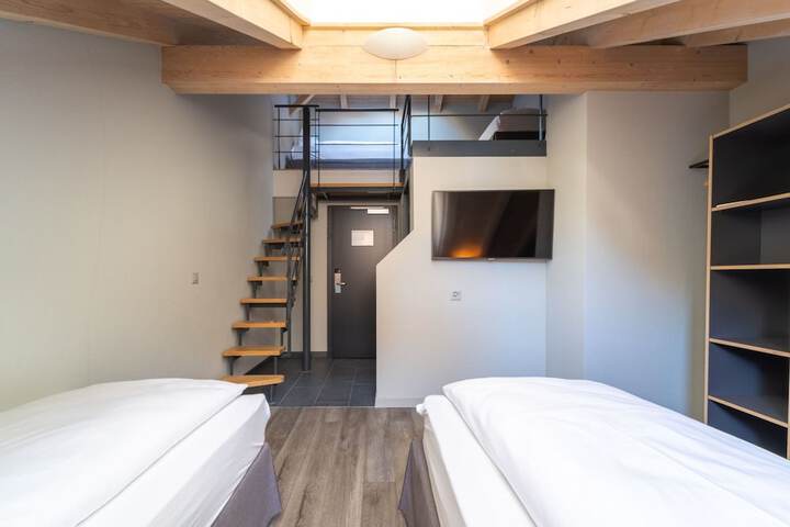Room 6 of 20
