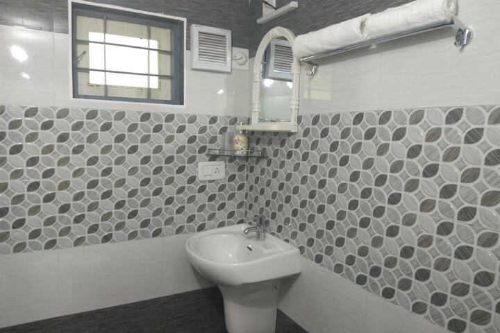 Room 8 of 12