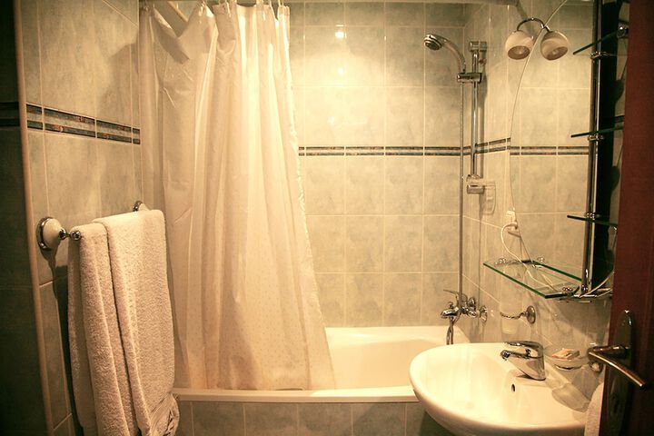 Room 45 of 76
