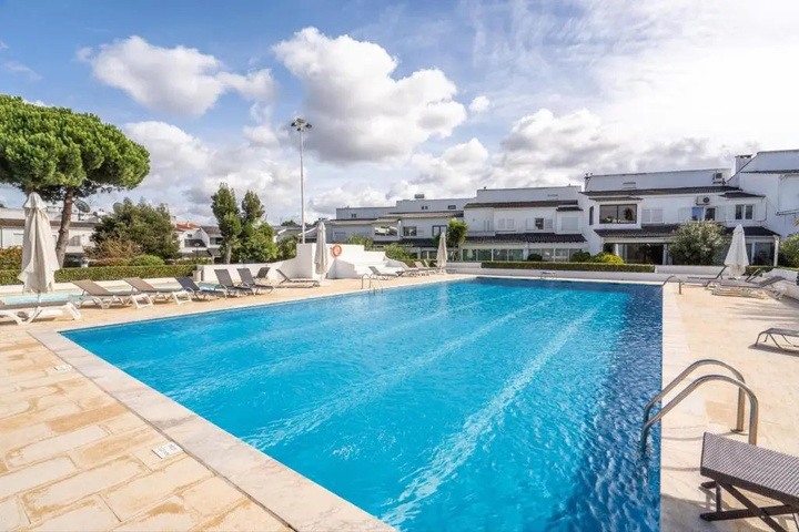 Pool 14 of 23