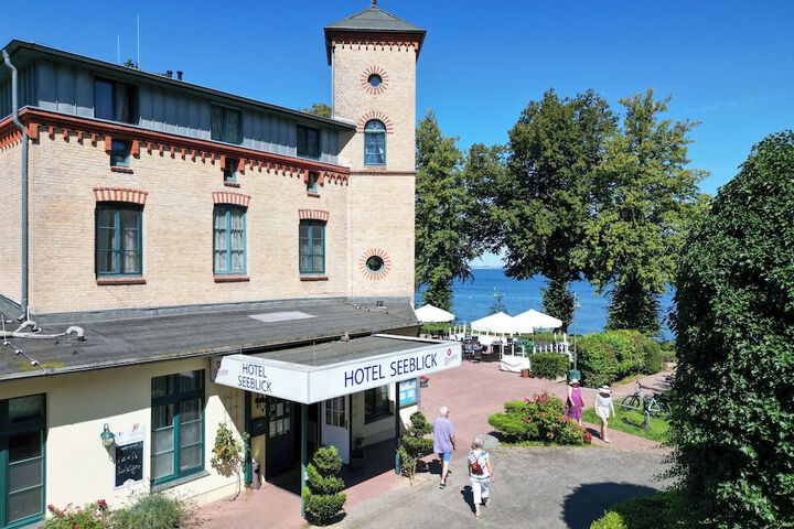 Hotel 74 of 77