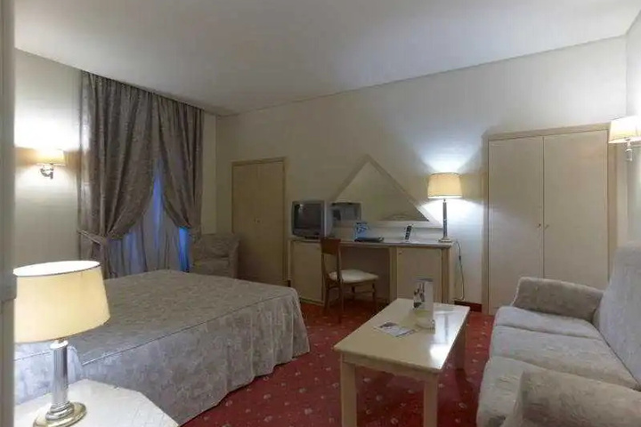 Room 2 of 5