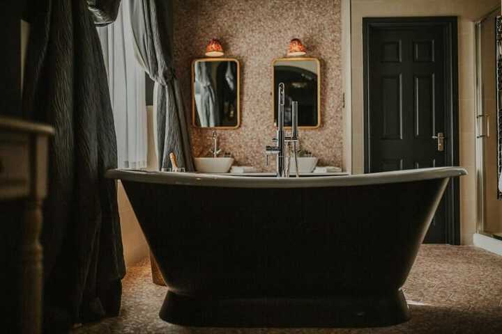 Room 27 of 40