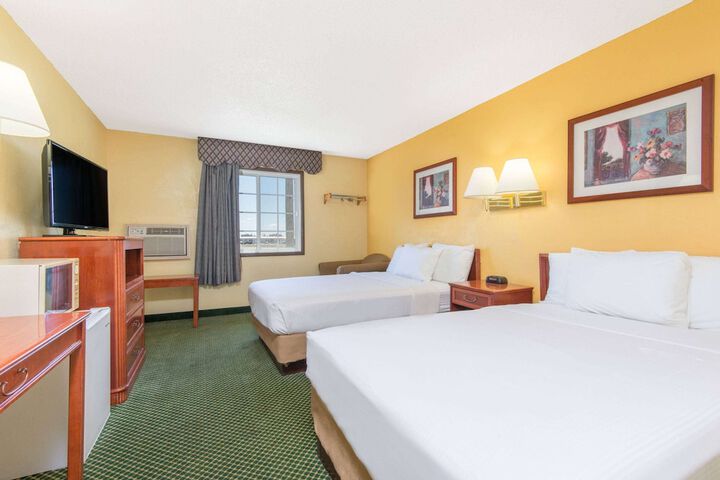 Room 10 of 15
